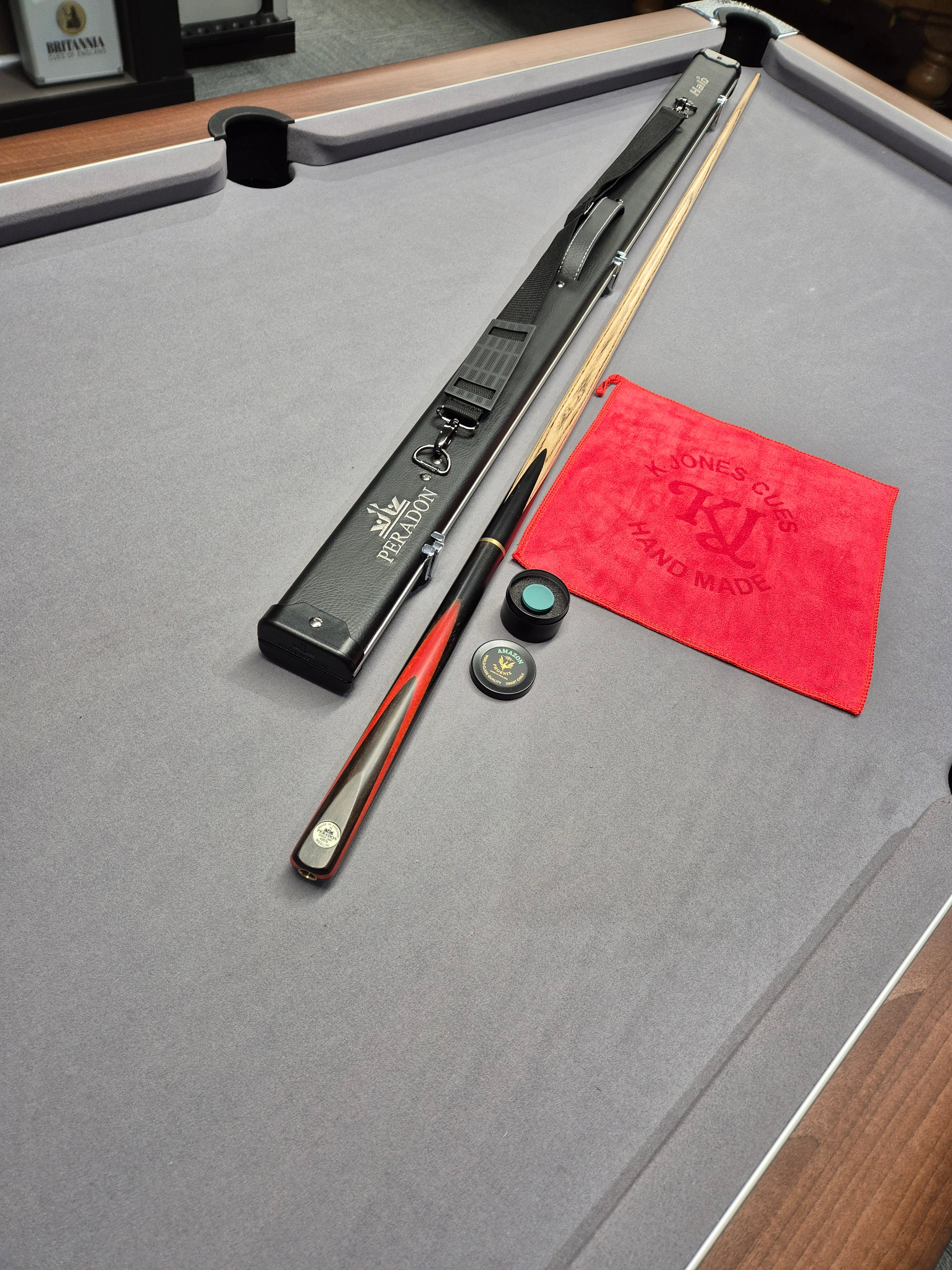 Peradon Merlin Cue & Halo Case Set with Accessories