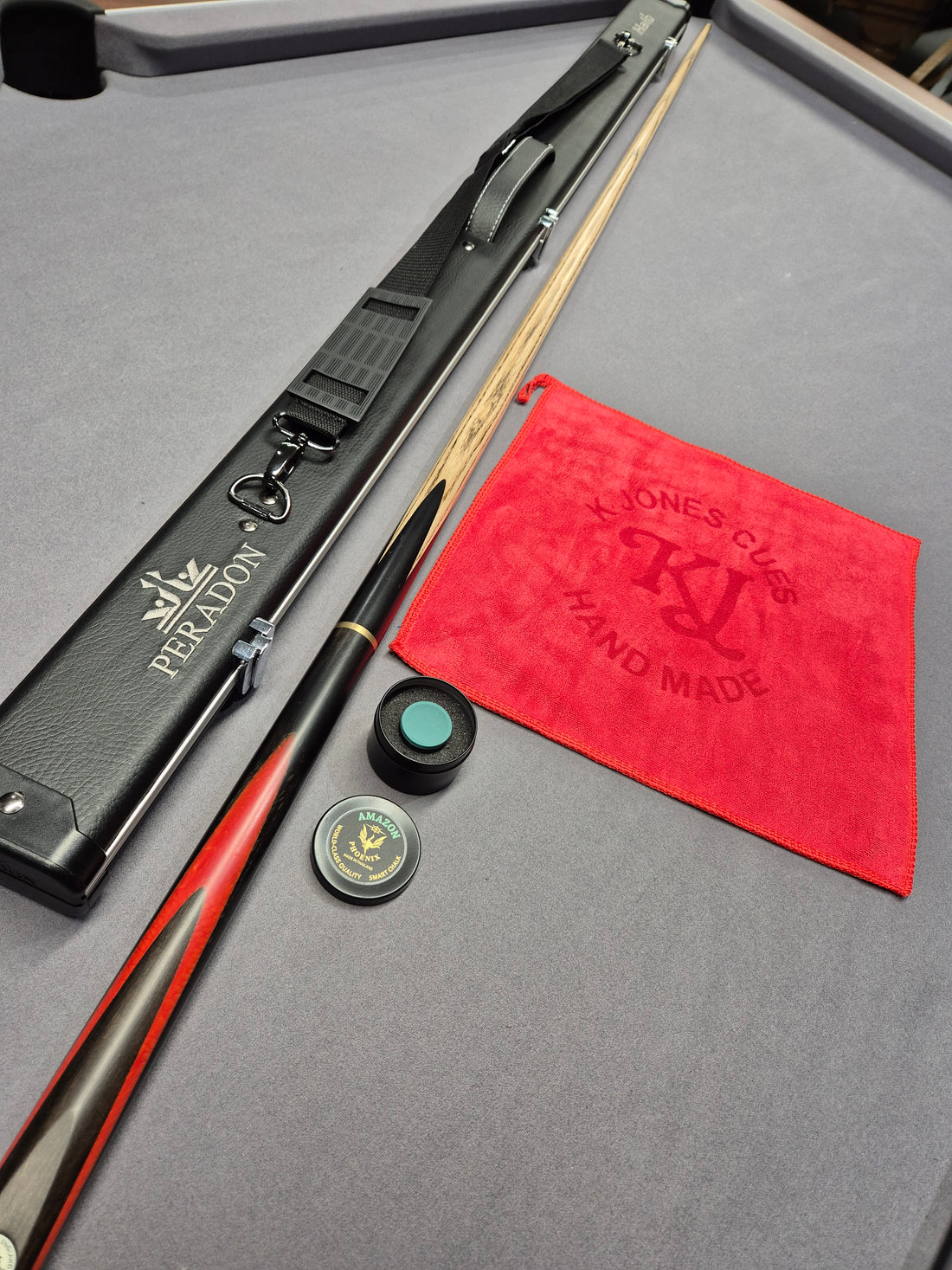 Peradon Merlin Cue & Halo Case Set with Accessories