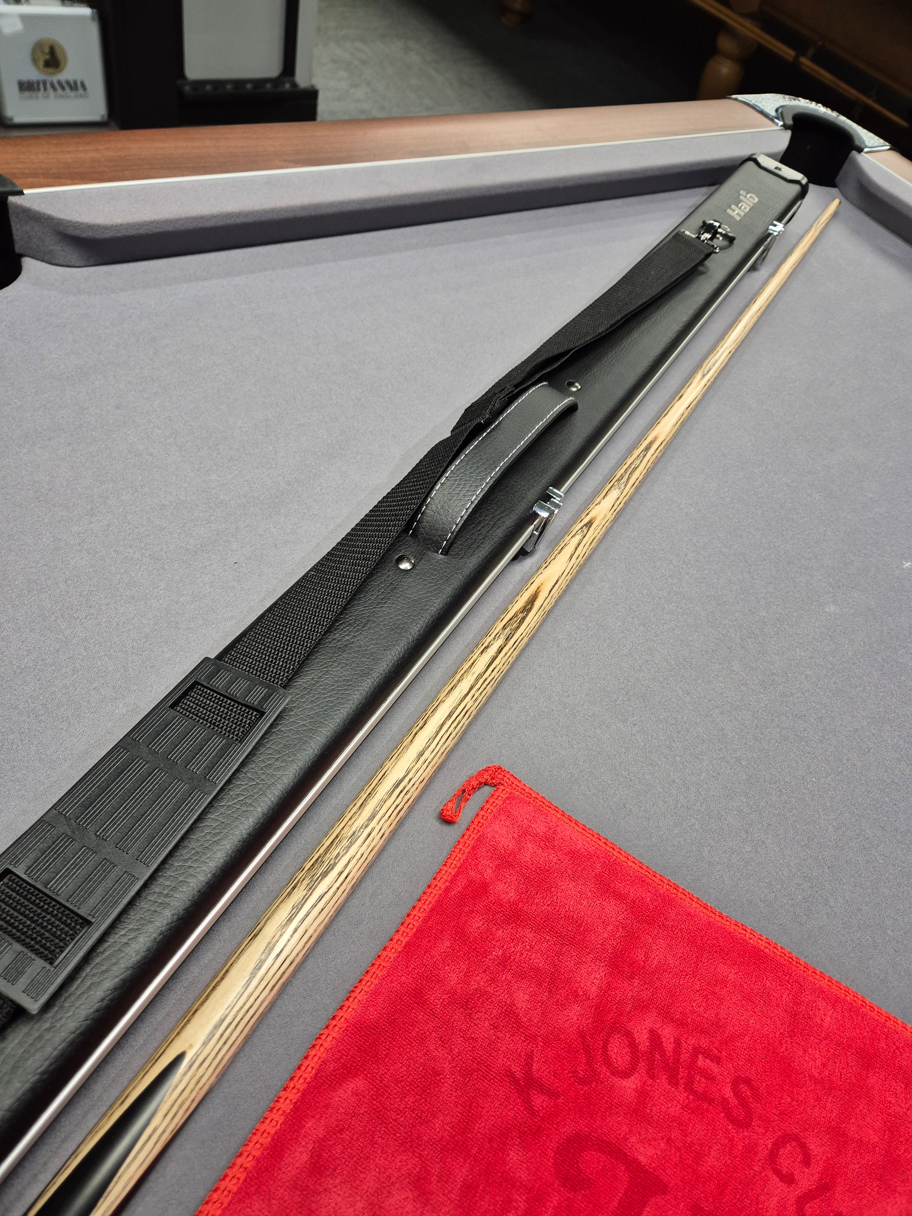 Peradon Merlin Cue & Halo Case Set with Accessories