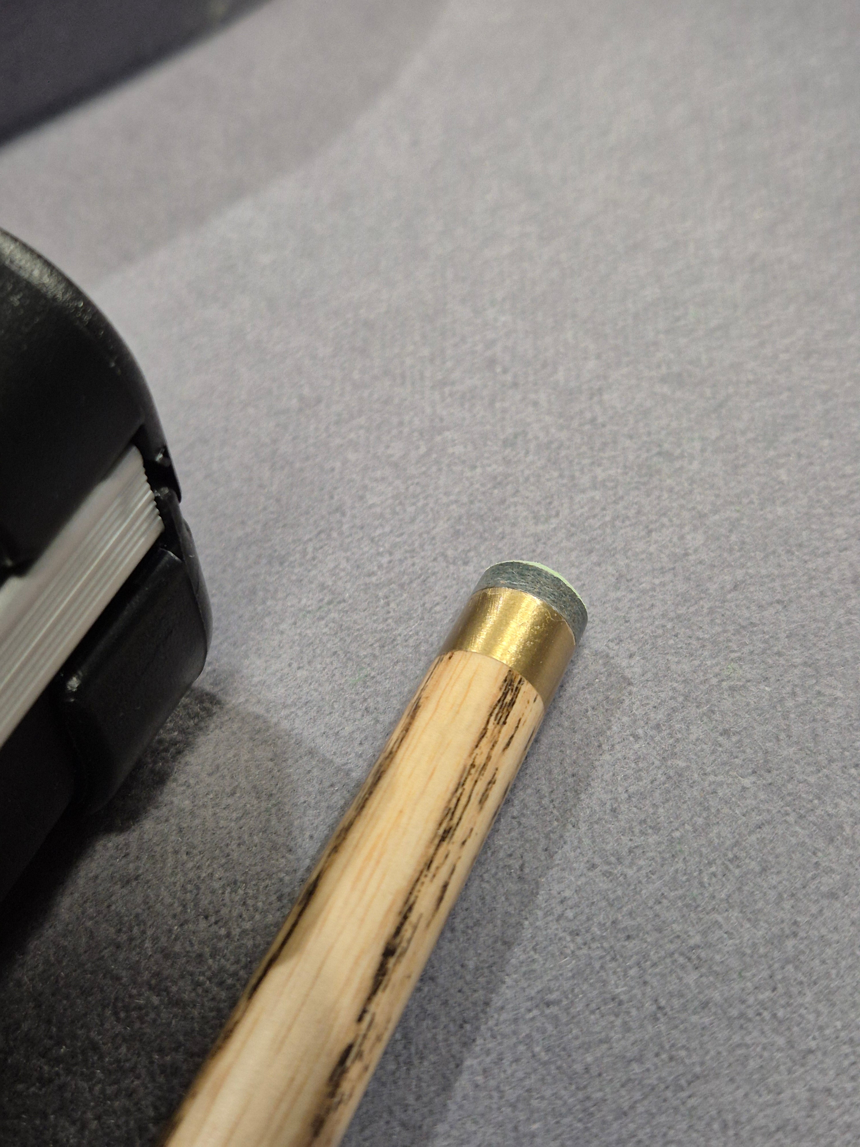 Peradon Merlin Cue & Halo Case Set with Accessories