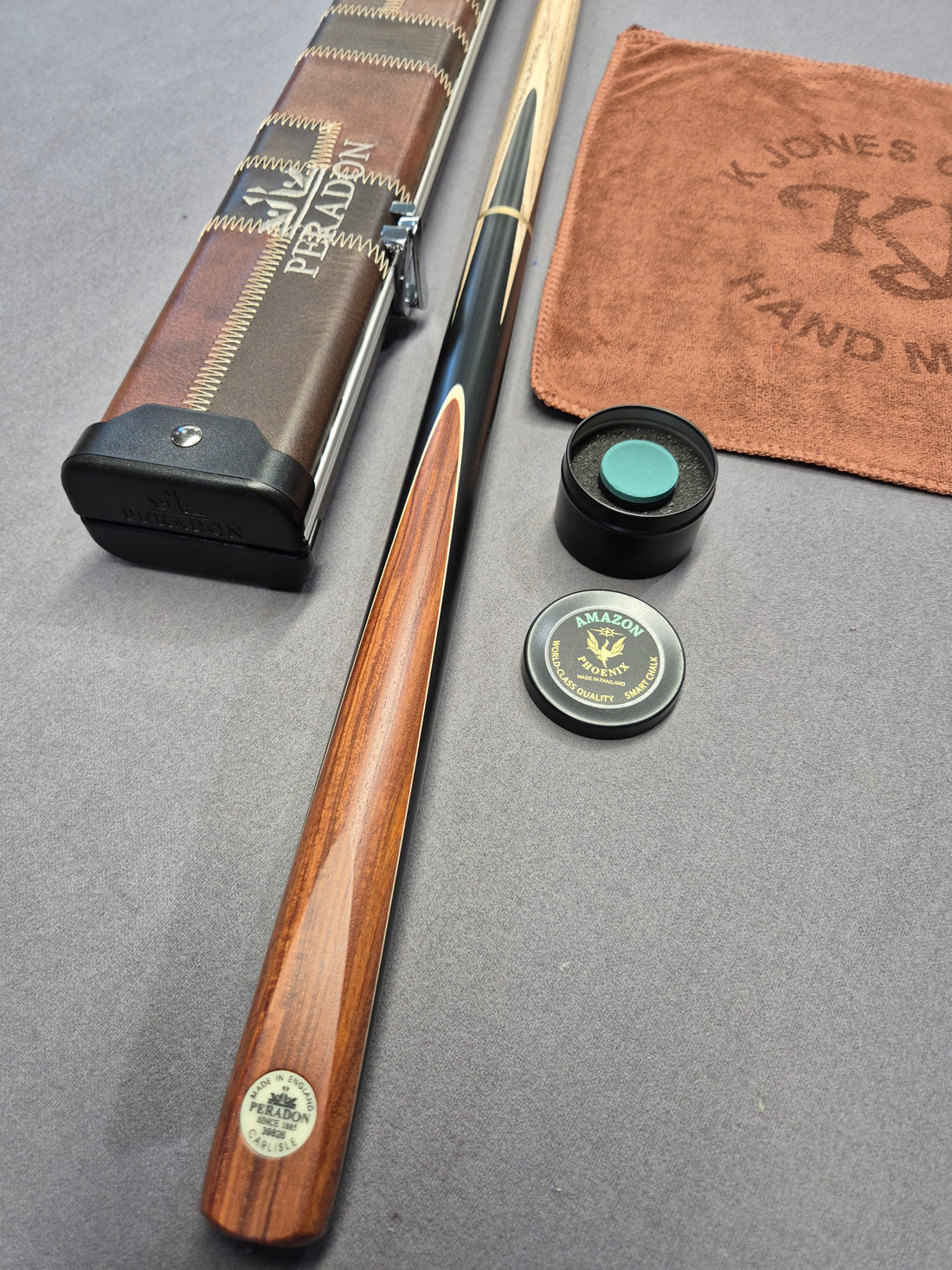 Peradon Carlisle Cue & Halo Case Set with Accessories