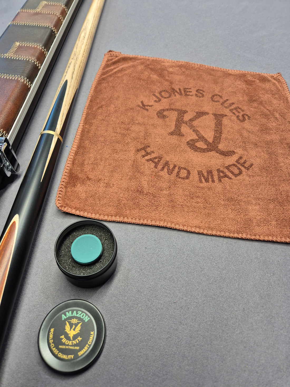 Peradon Carlisle Cue & Halo Case Set with Accessories