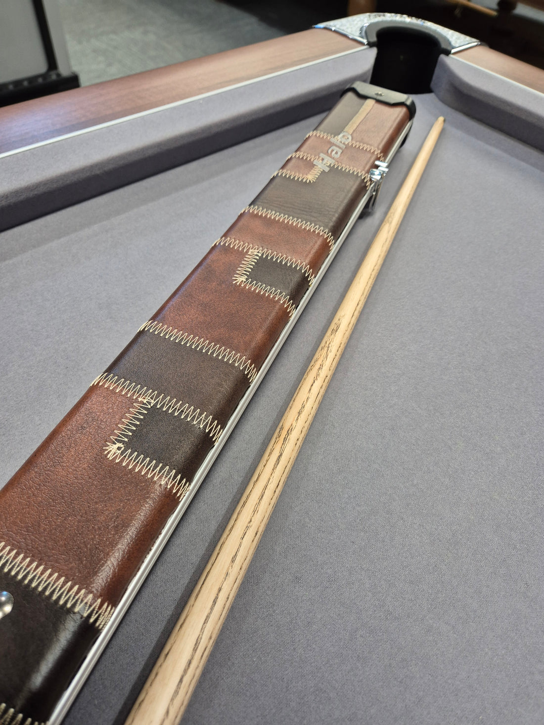 Peradon Carlisle Cue & Halo Case Set with Accessories