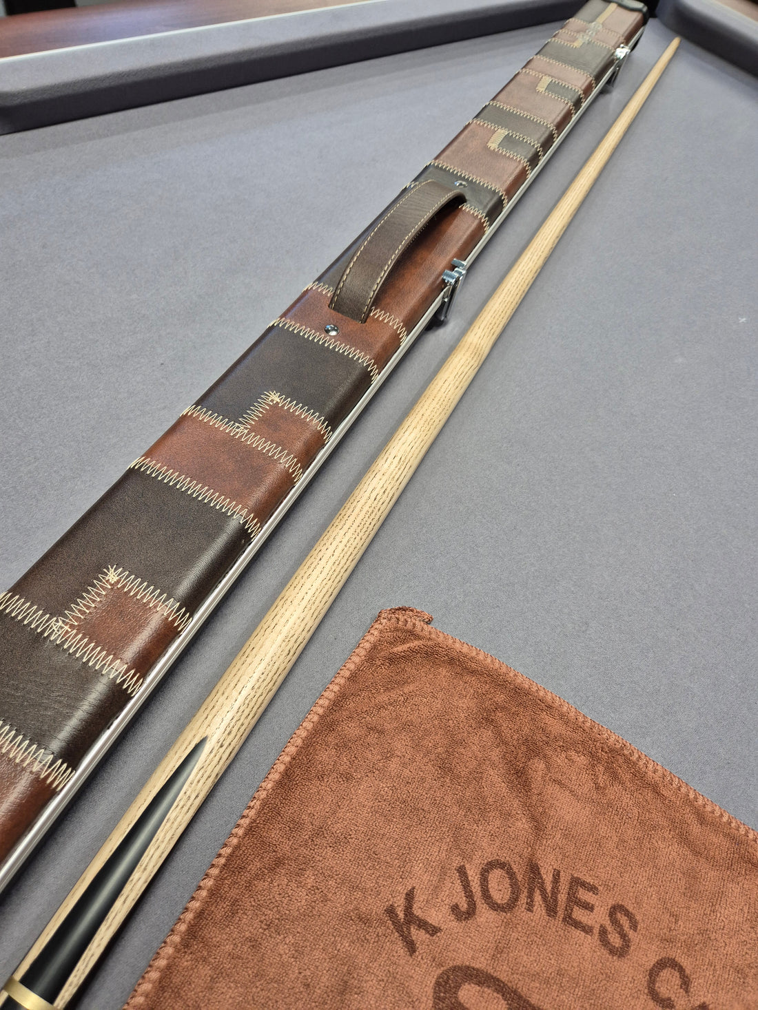 Peradon Carlisle Cue & Halo Case Set with Accessories
