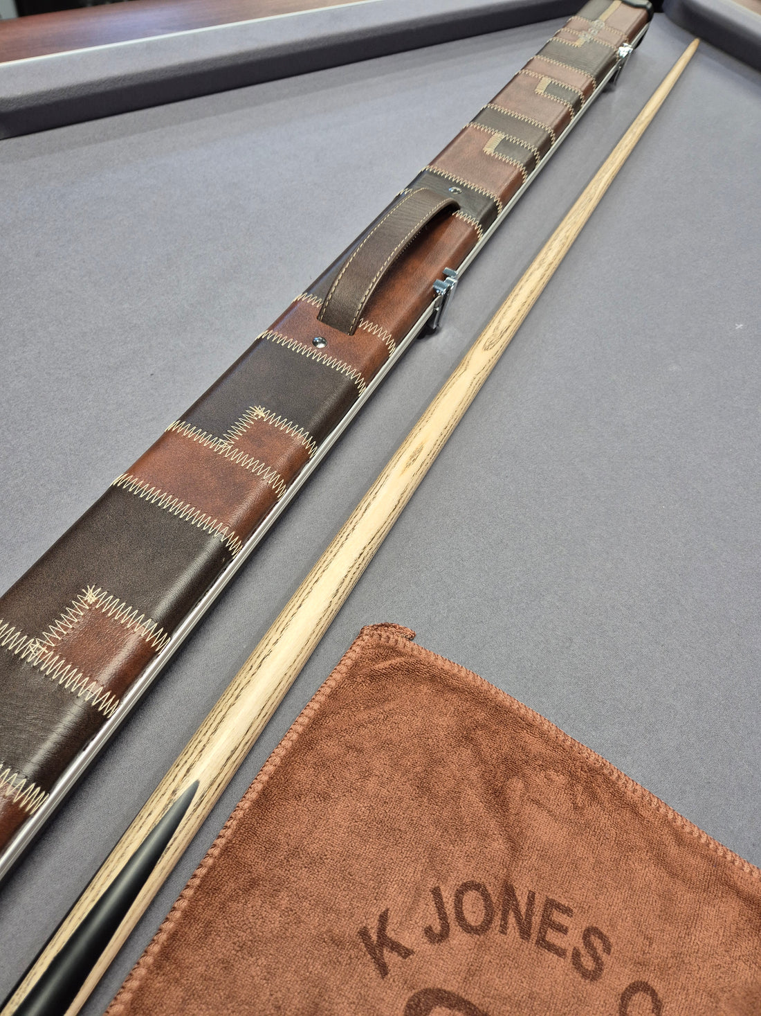 Peradon Carlisle Cue & Halo Case Set with Accessories