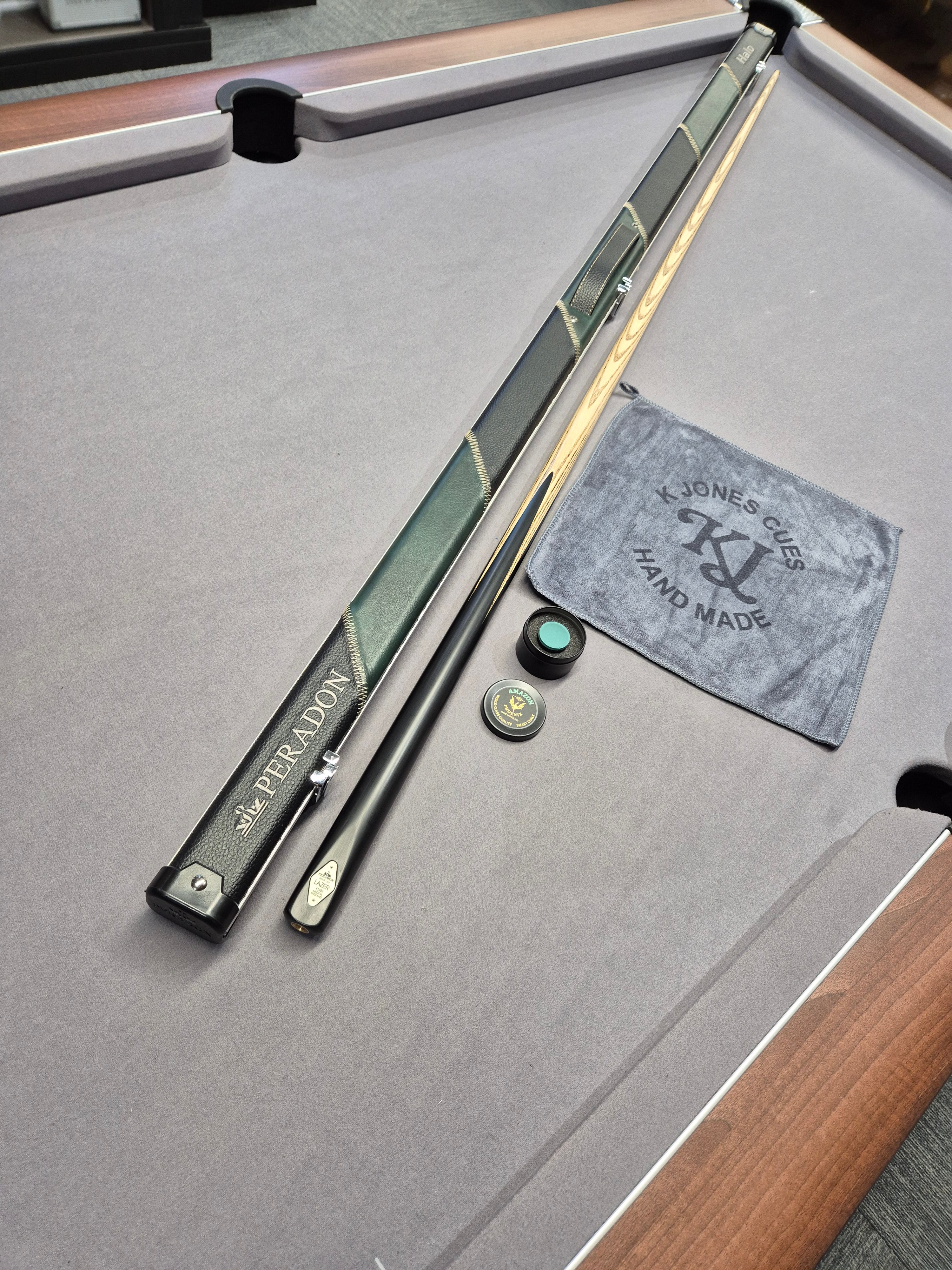 Peradon Lazer Cue & Halo Case Set with Accessories