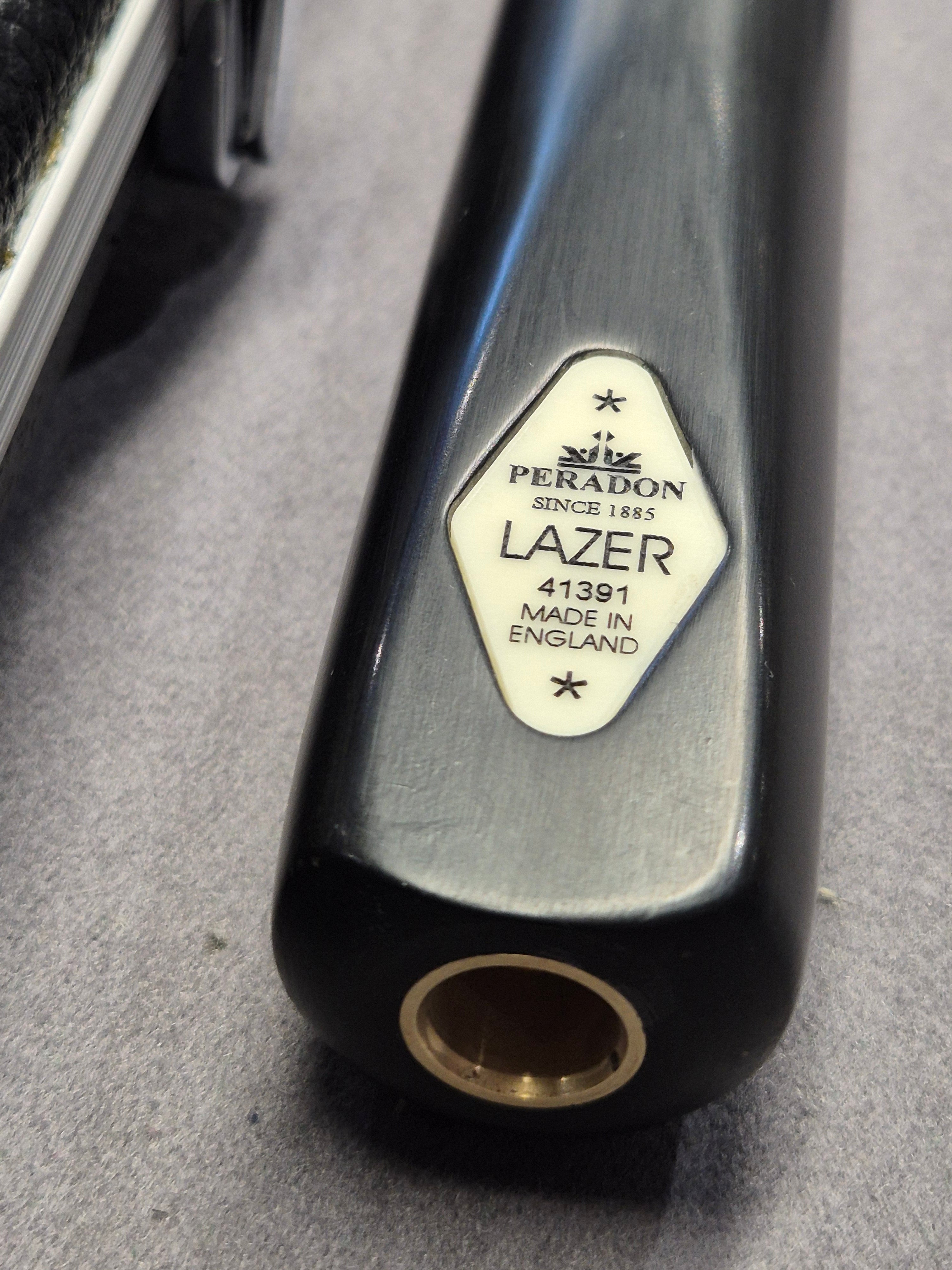 Peradon Lazer Cue & Halo Case Set with Accessories