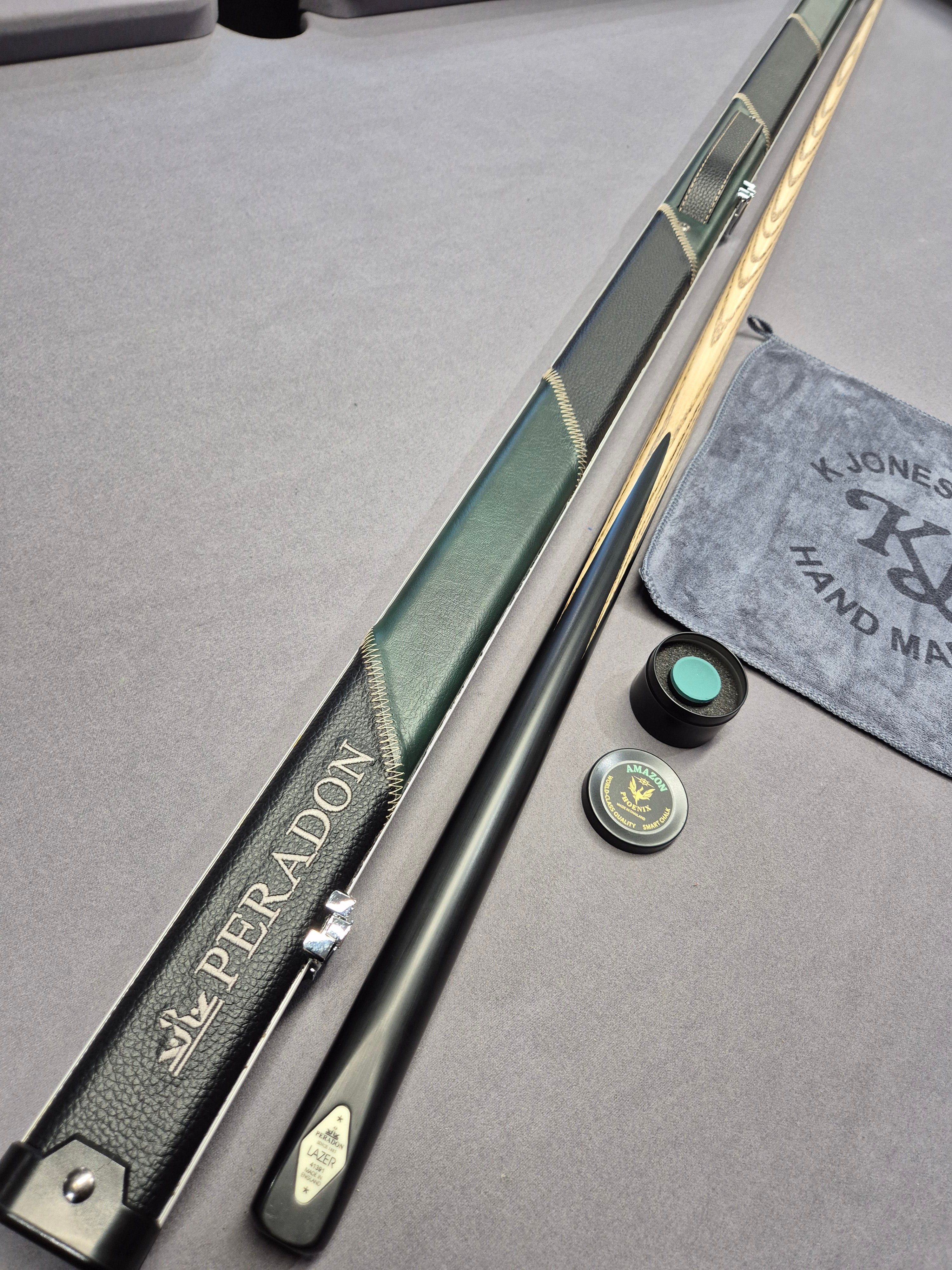 Peradon Lazer Cue & Halo Case Set with Accessories