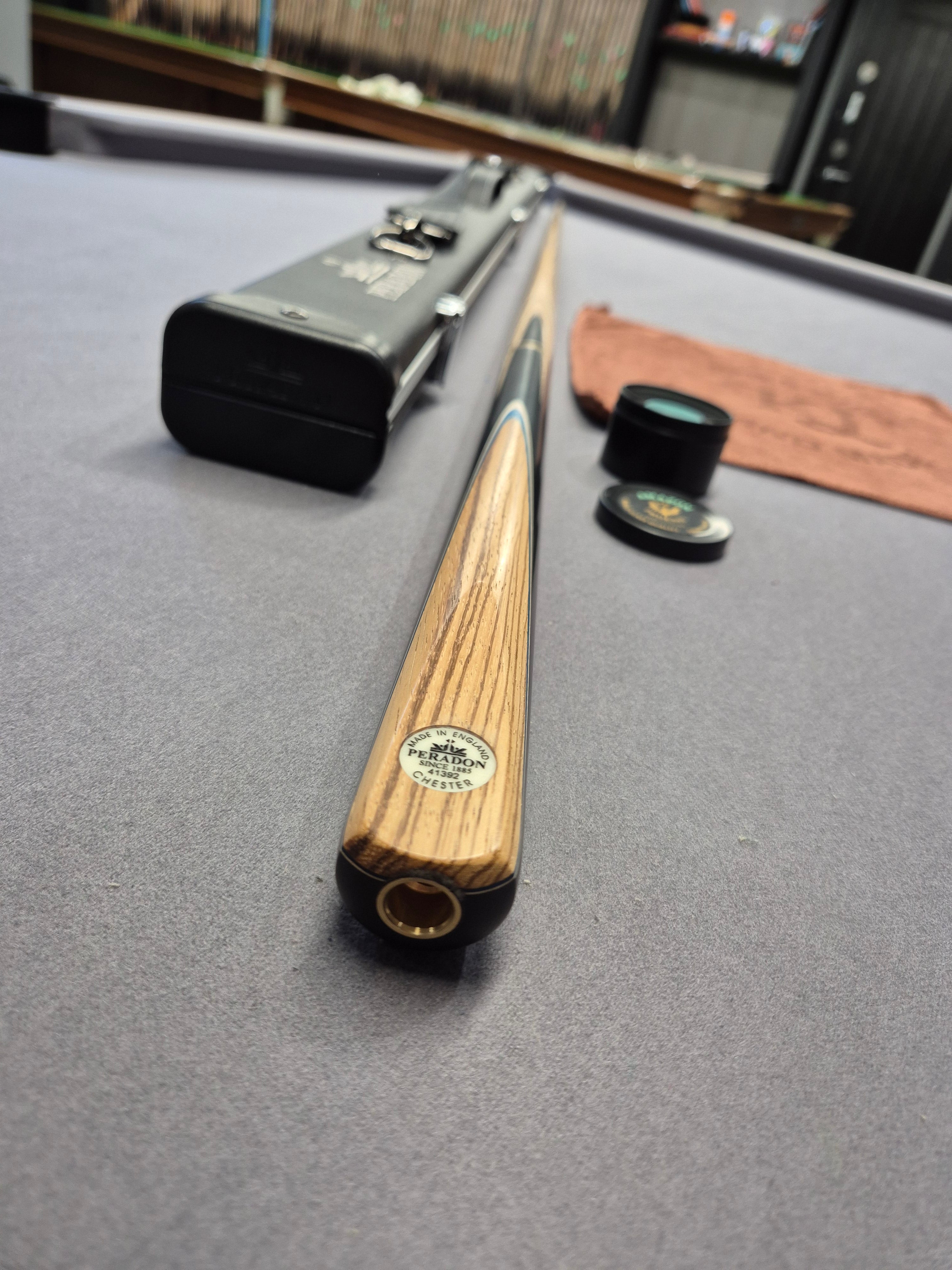 Peradon Chester Cue & Halo Case Set with Accessories