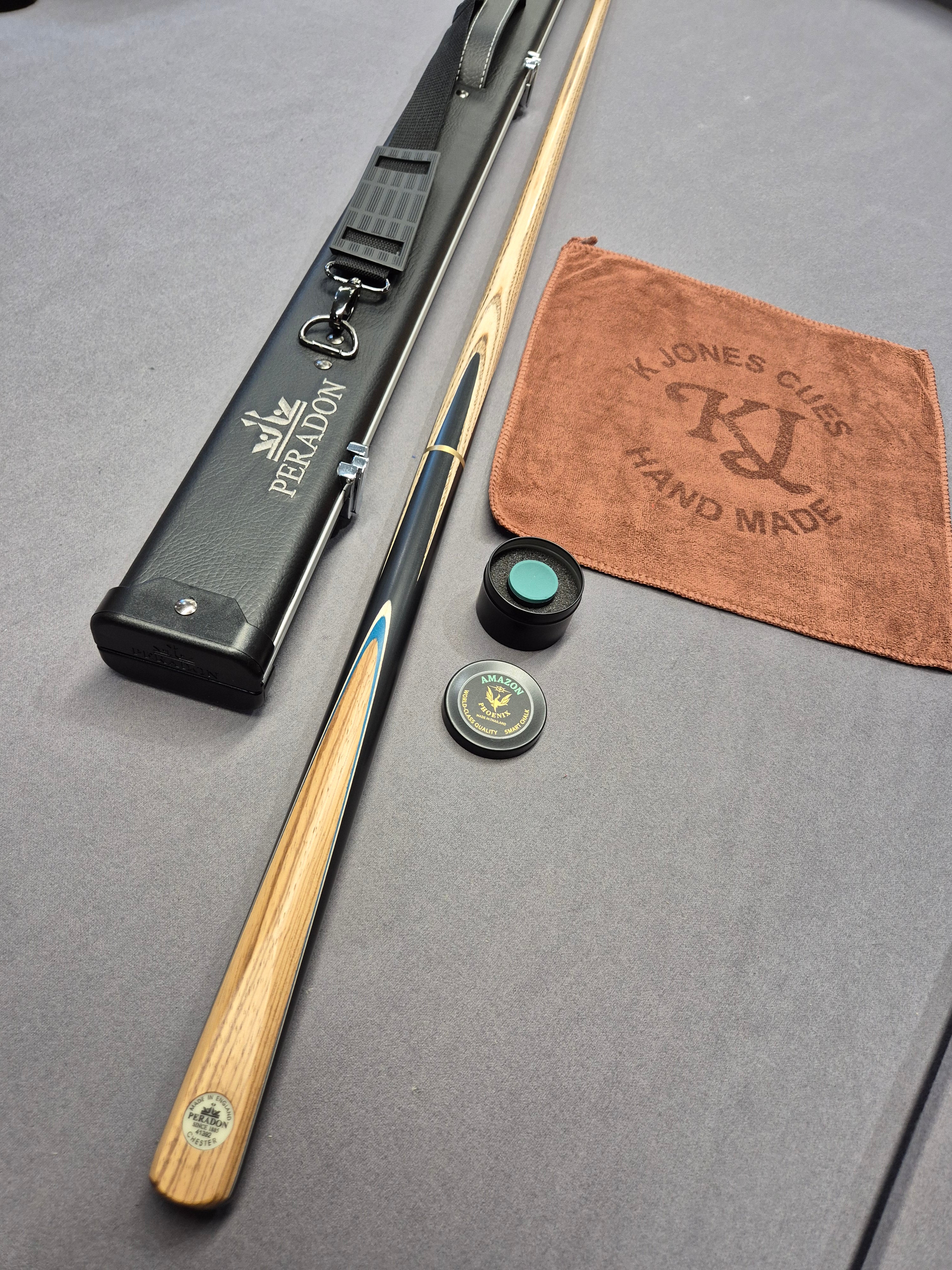 Peradon Chester Cue & Halo Case Set with Accessories
