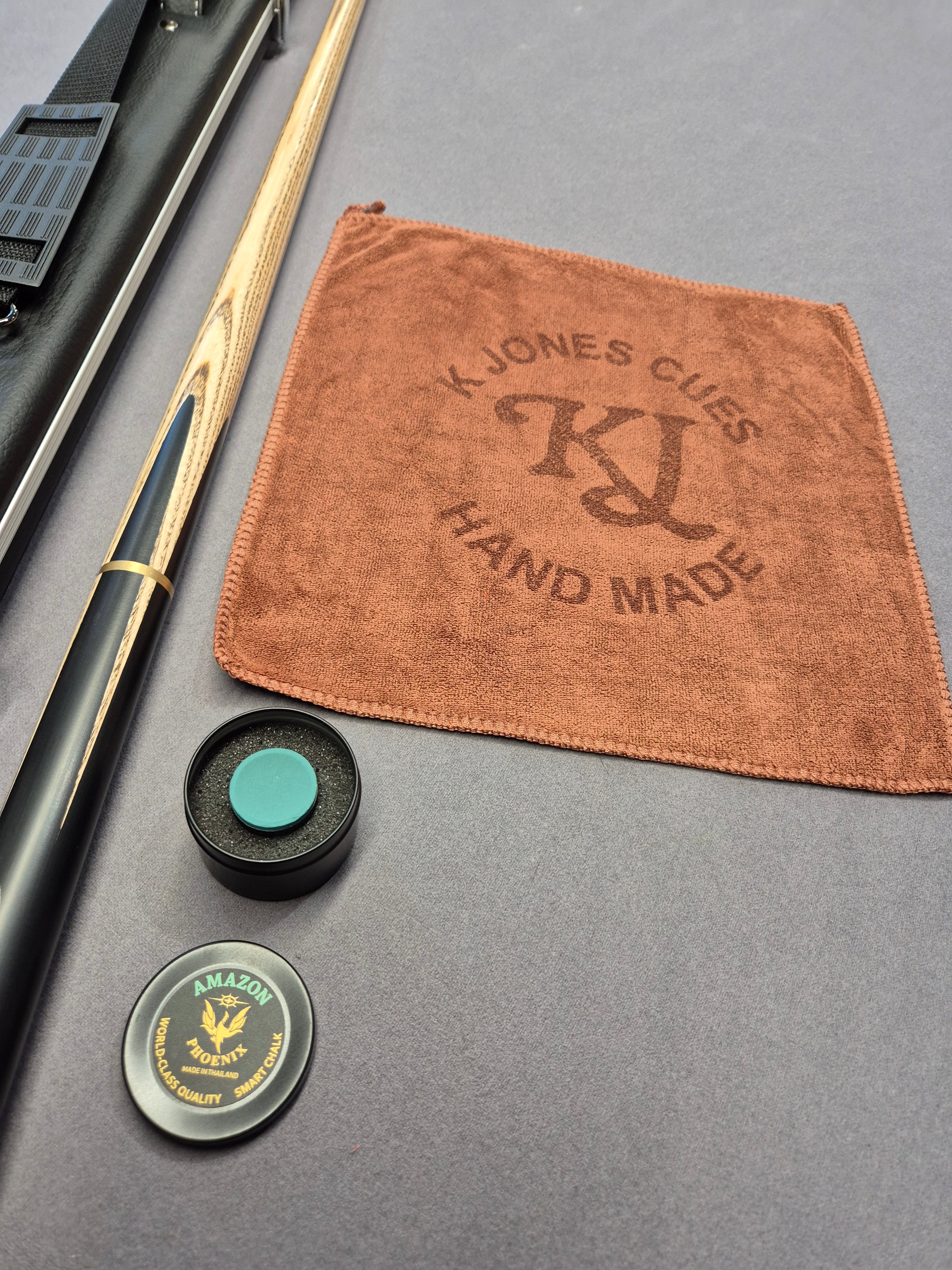 Peradon Chester Cue & Halo Case Set with Accessories