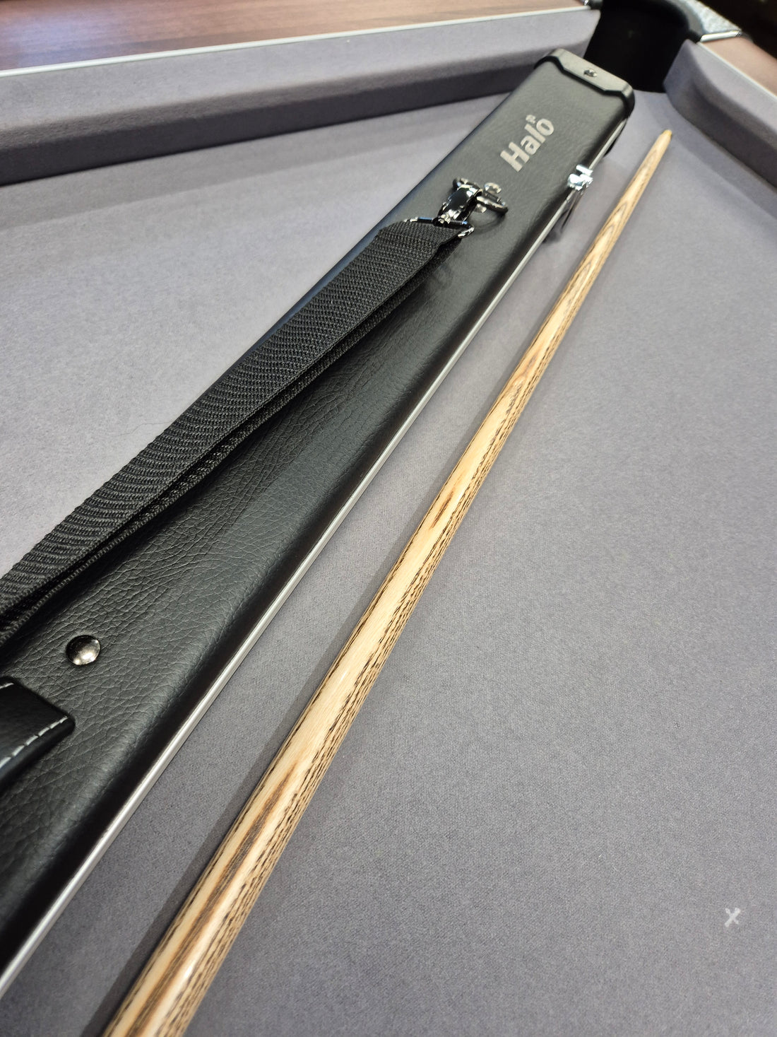 Peradon Chester Cue & Halo Case Set with Accessories