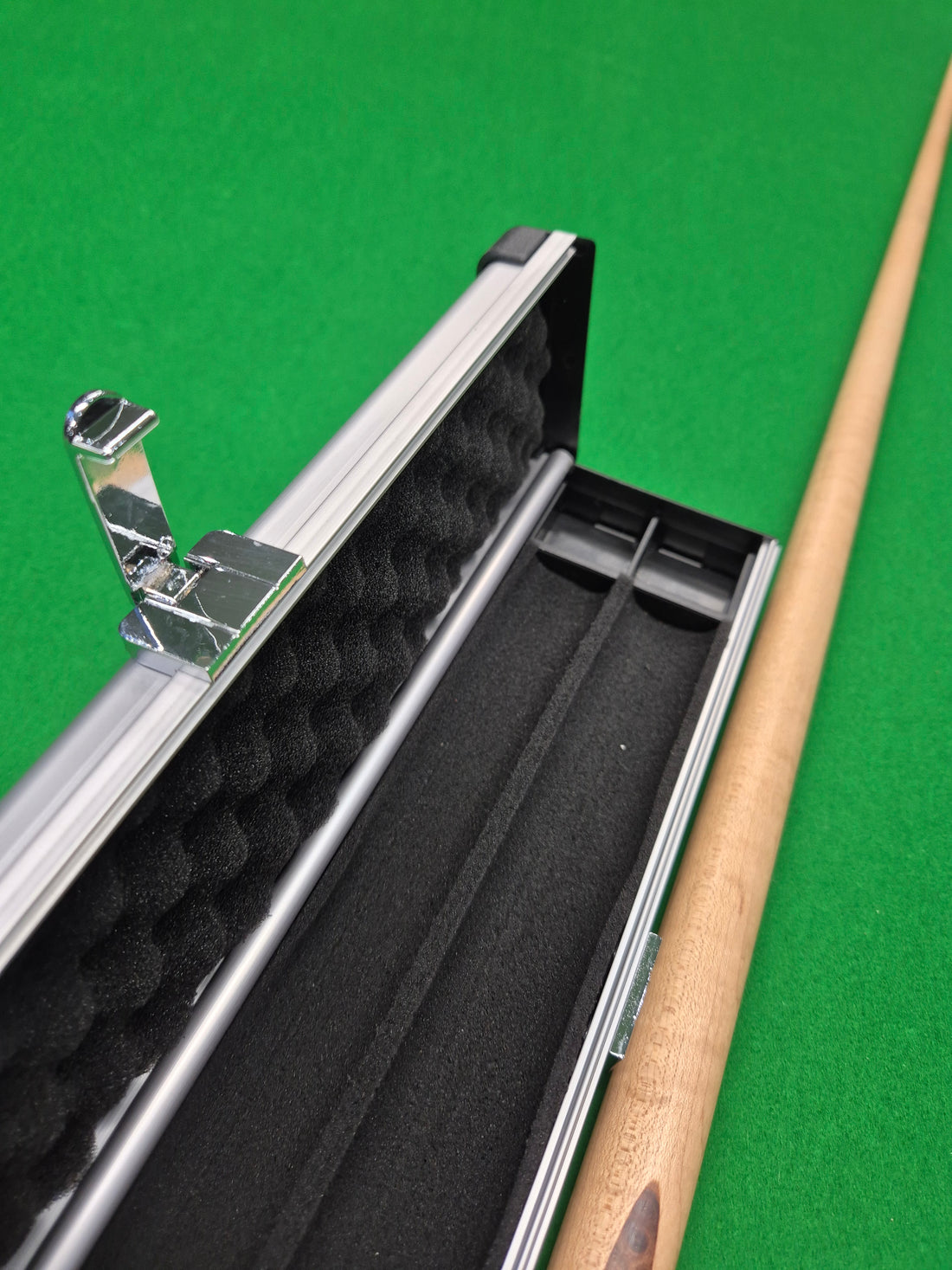 Rob Silverwood 3/4 Cue & Case Set with Accessories