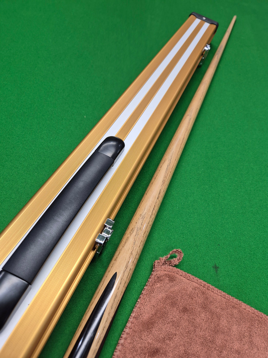 Rob Silverwood 3/4 Cue & Case Set with Accessories