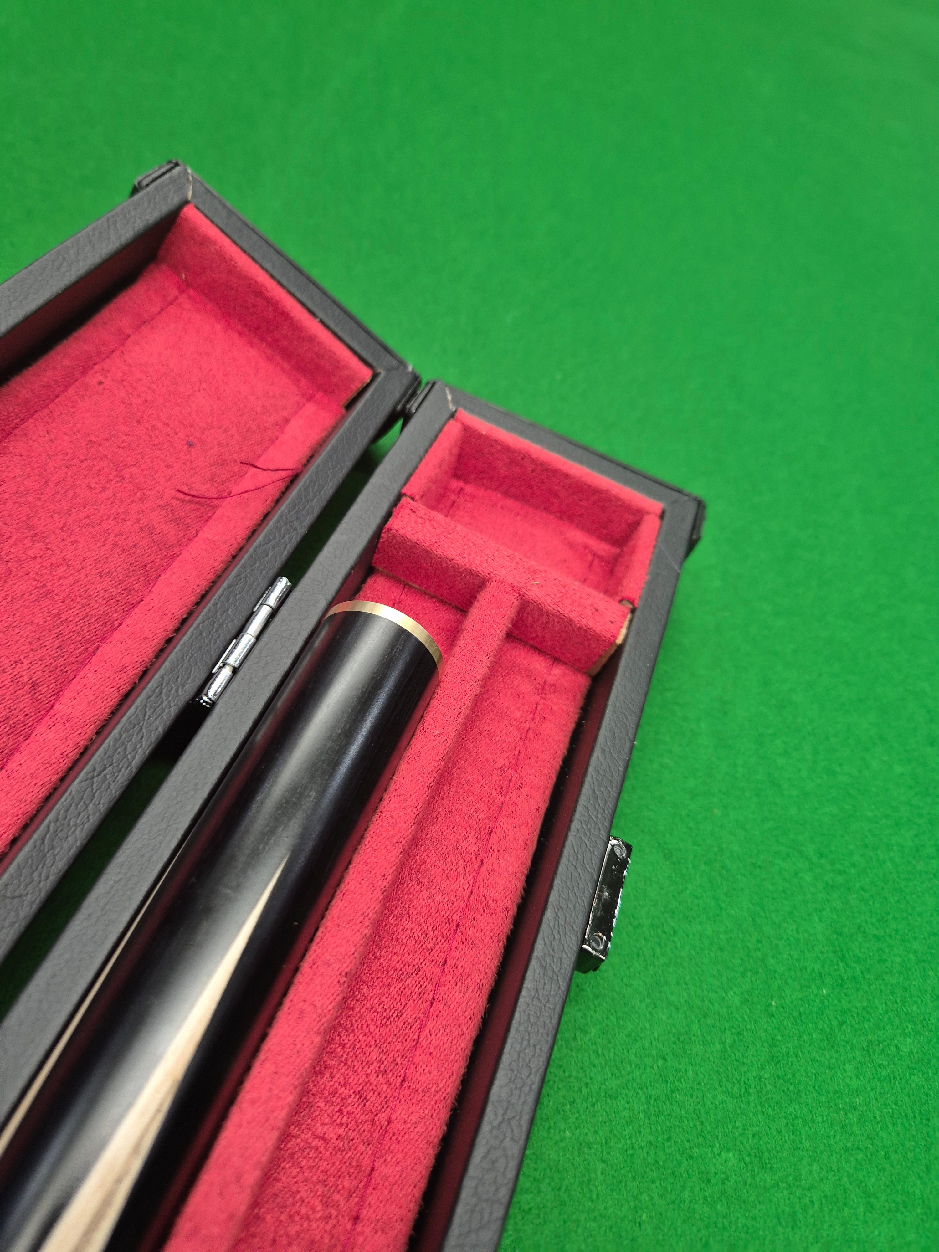 New Britannia Lance Cue & Case Set with Accessories