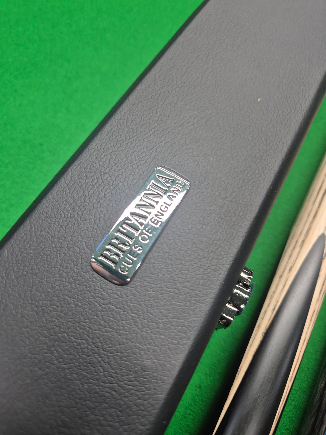 New Britannia Blue Streak Cue & Case Set with Accessories