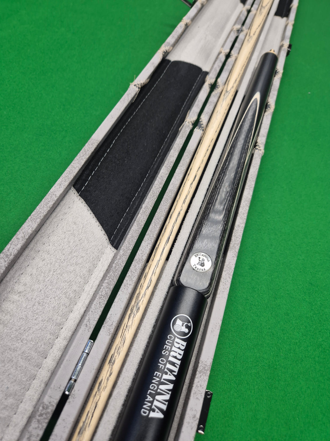 New Britannia Taurus Cue & Case Set with Accessoies