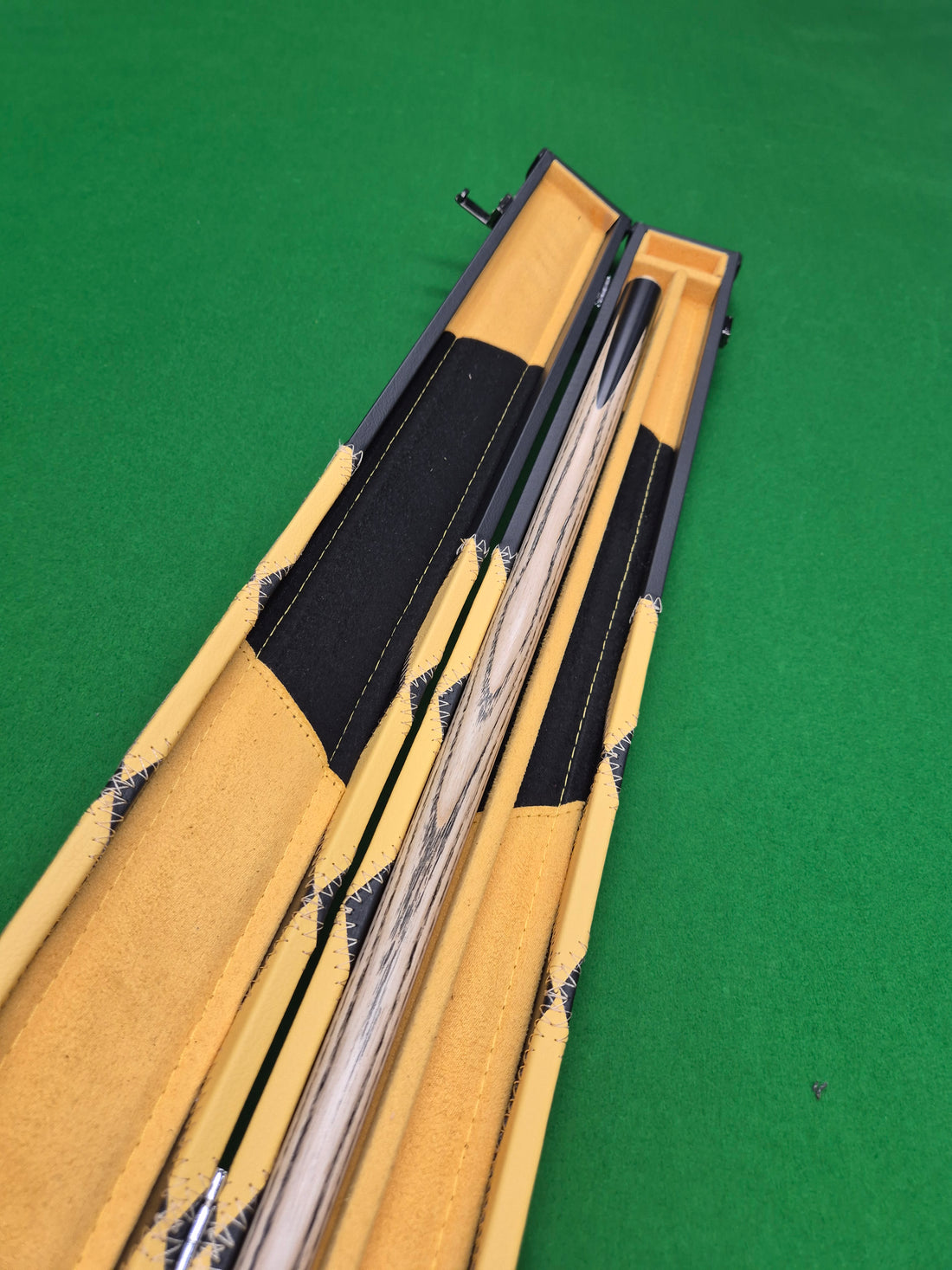 New Britannia Thor Cue & Case Set with Accessories