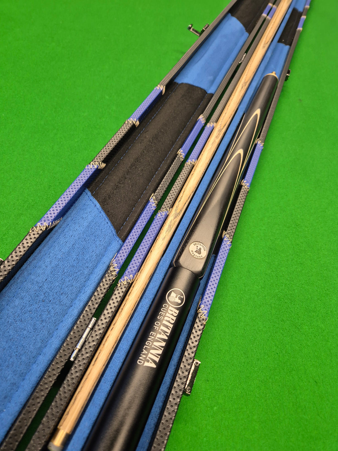 New Britannia Neptune Cue & Case Set with Accessories
