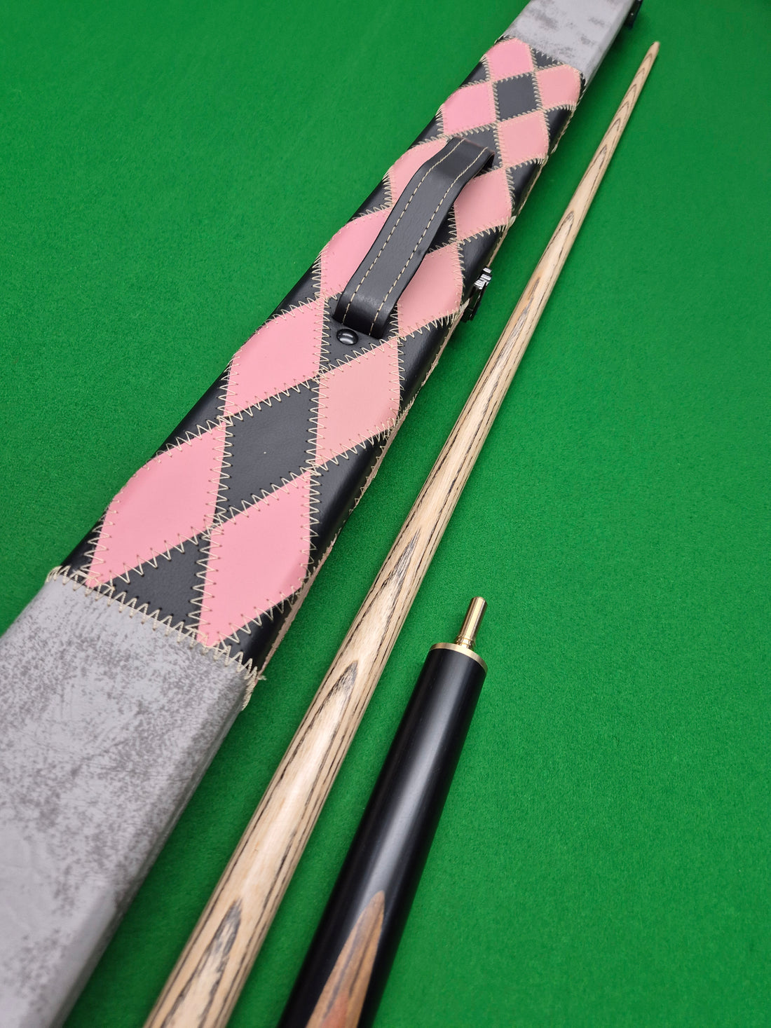 New Britannia Bulldog Cue & Case Set with Accessories
