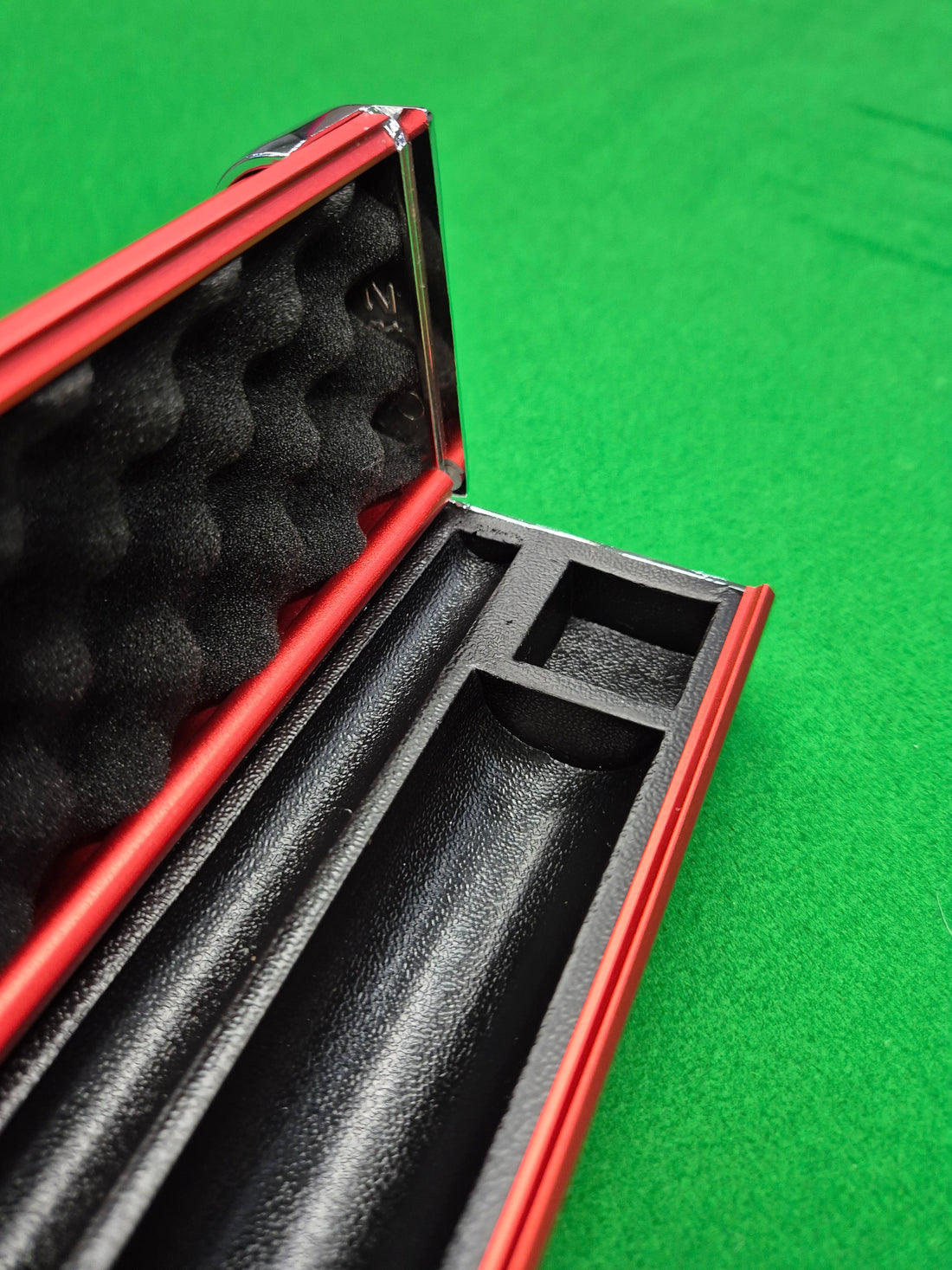 1 Piece 2 Slot Aluminium Slimline Red 1KJA06