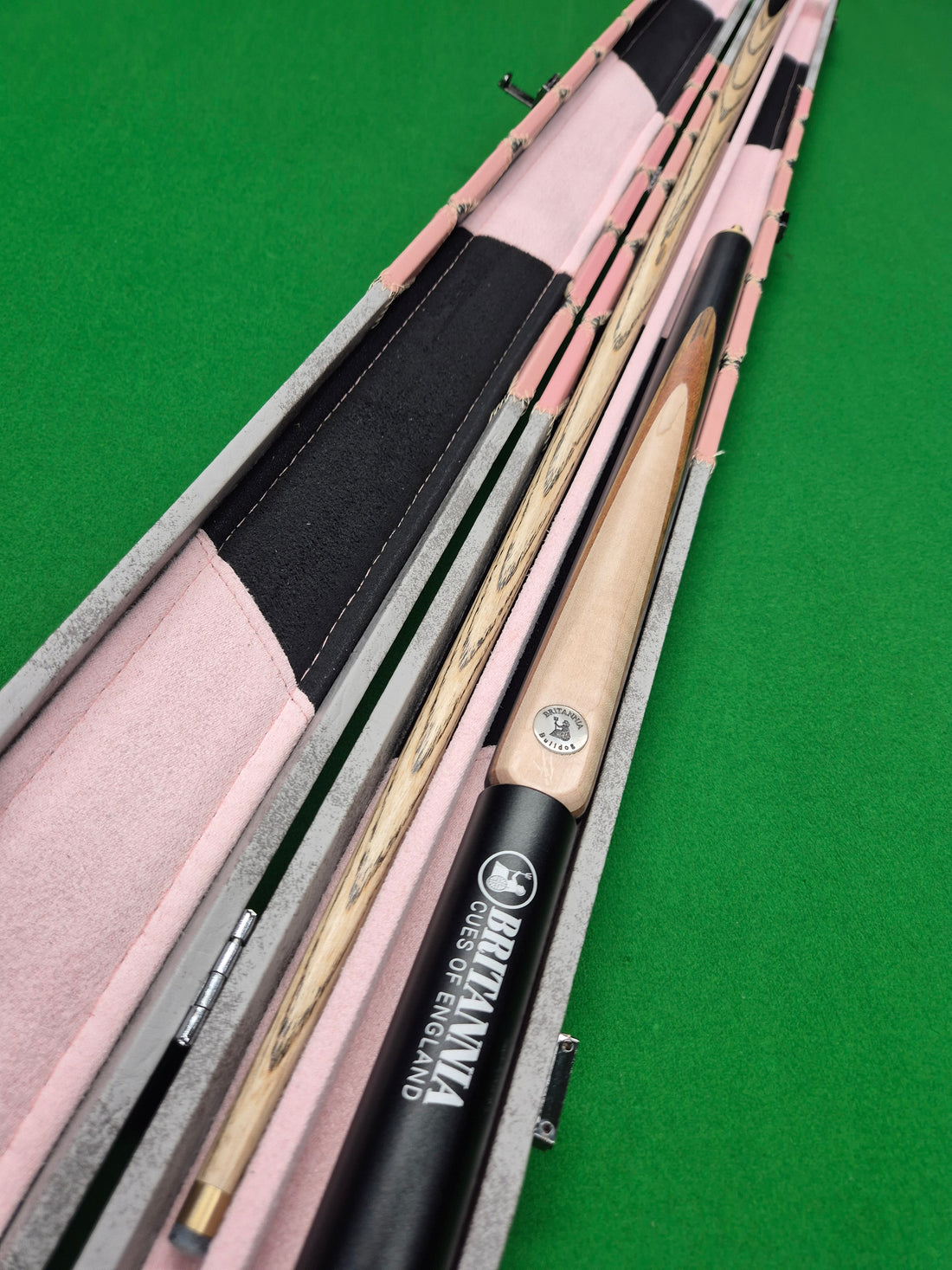 New Britannia Bulldog Cue & Case Set with Accessories