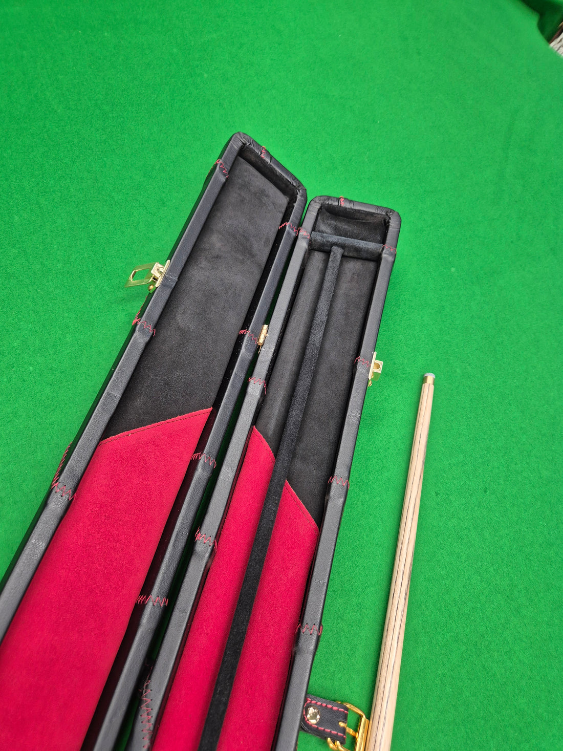 New Maximus Premium Cue & Case Set With Accessories
