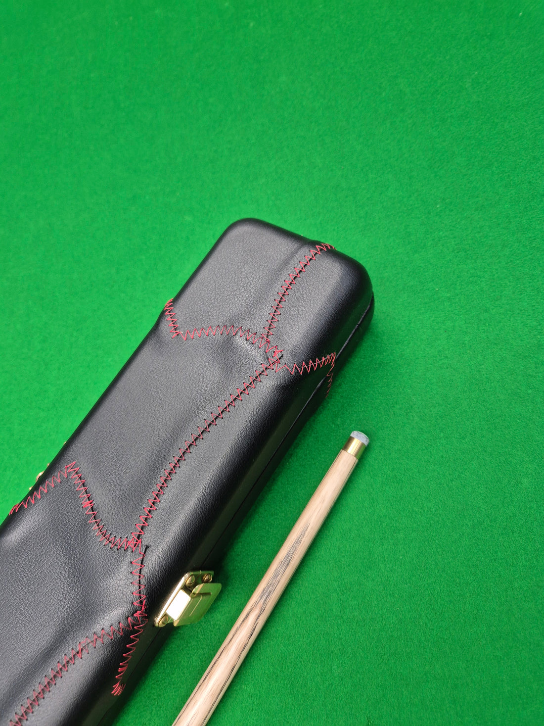 New Maximus Premium Cue & Case Set With Accessories